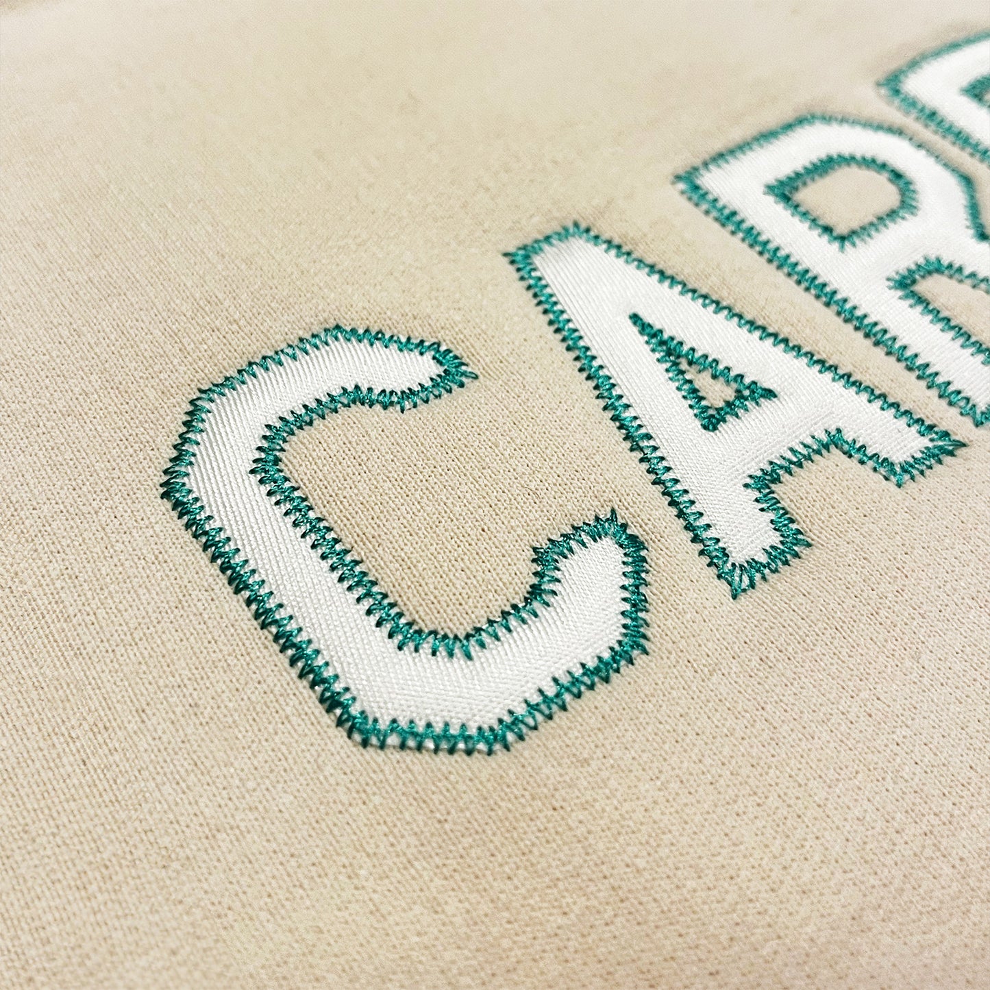 CARRERA APPLIQUE CREWNECK CREAM